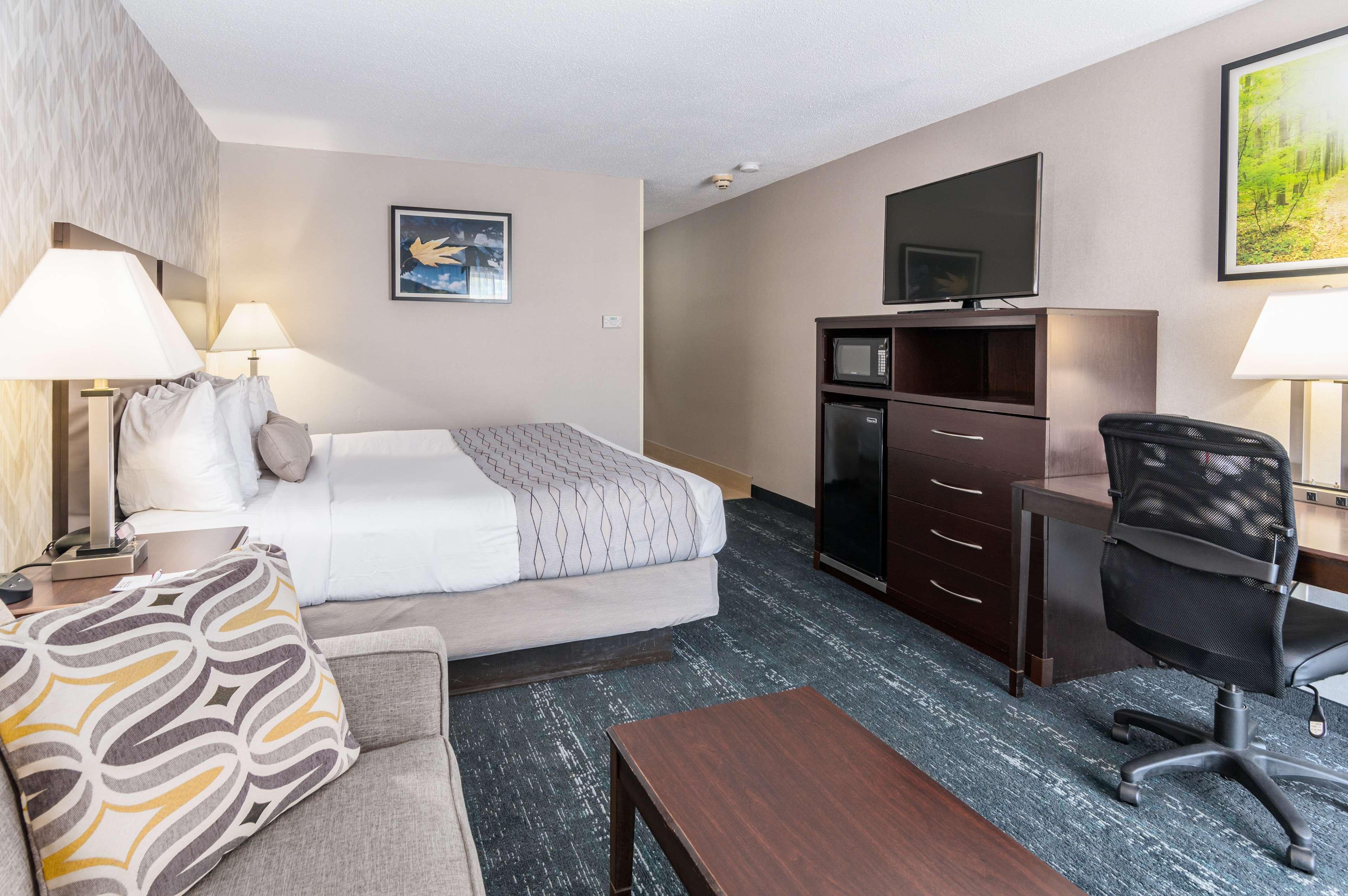 Best Western Plus Keene Hotel Exterior photo