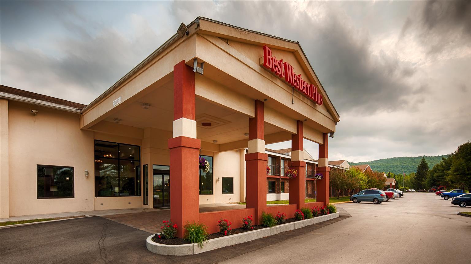 Best Western Plus Keene Hotel Exterior photo