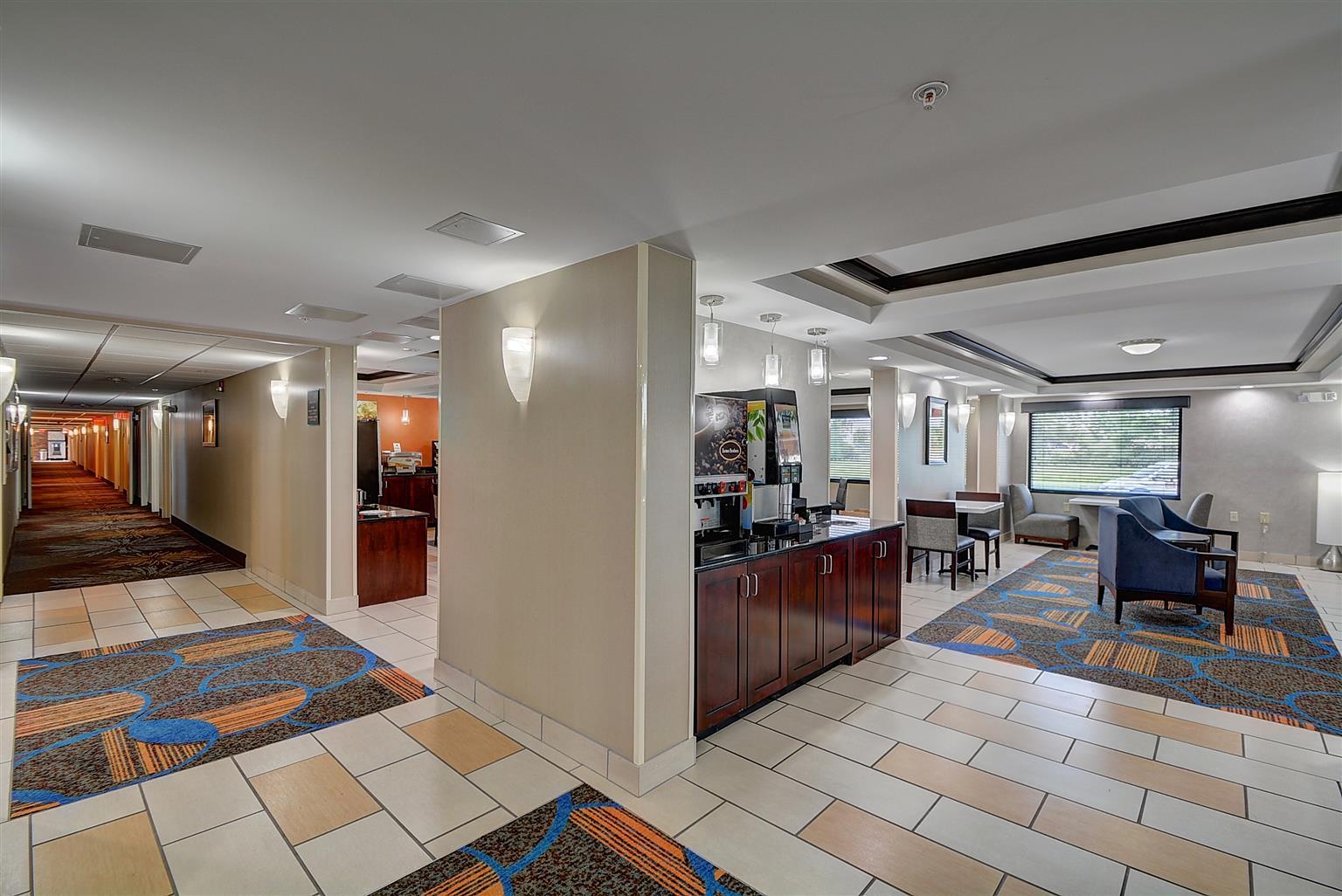 Best Western Plus Keene Hotel Exterior photo