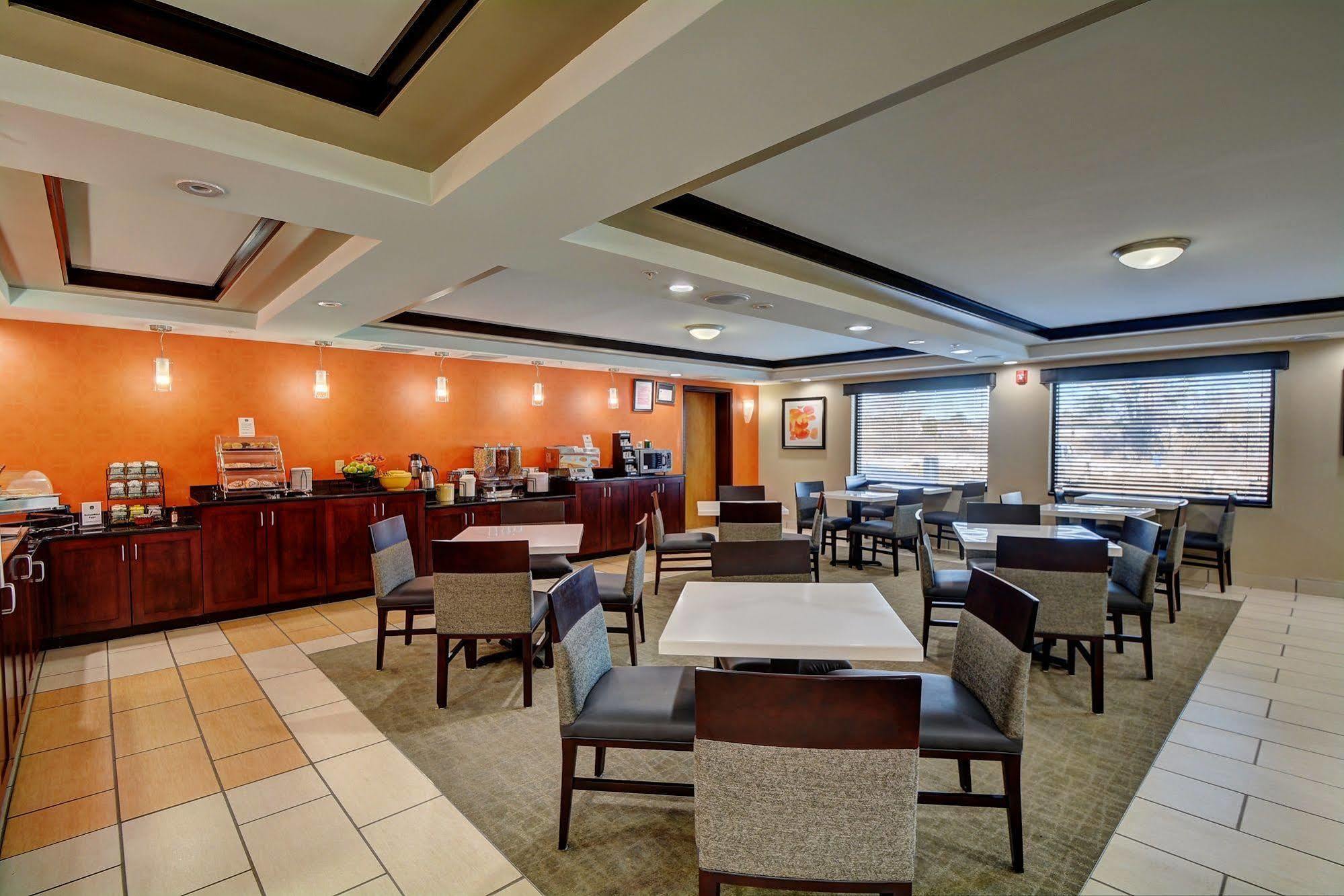 Best Western Plus Keene Hotel Exterior photo